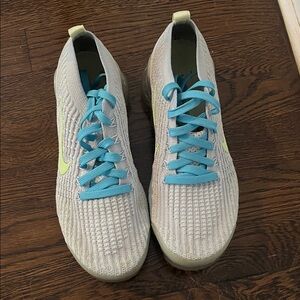 Nike Women's Sneakers in Gray and Blue